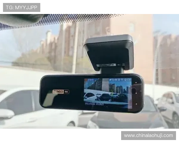 hobo电子狗在夜间行车中的表现优异，提供清晰的道路信息保障行车安全